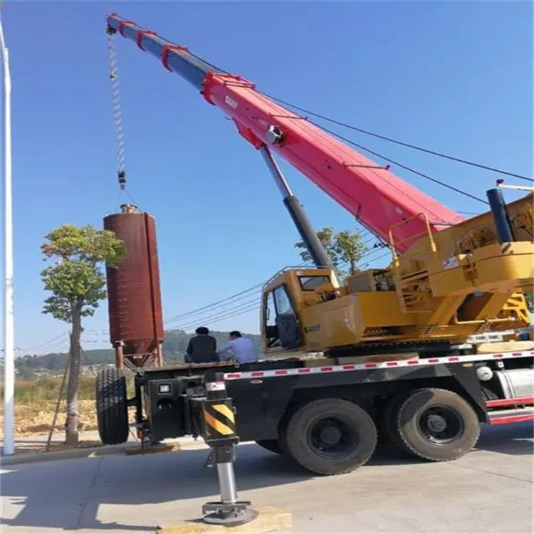 工业园区附近的吊车租赁公司