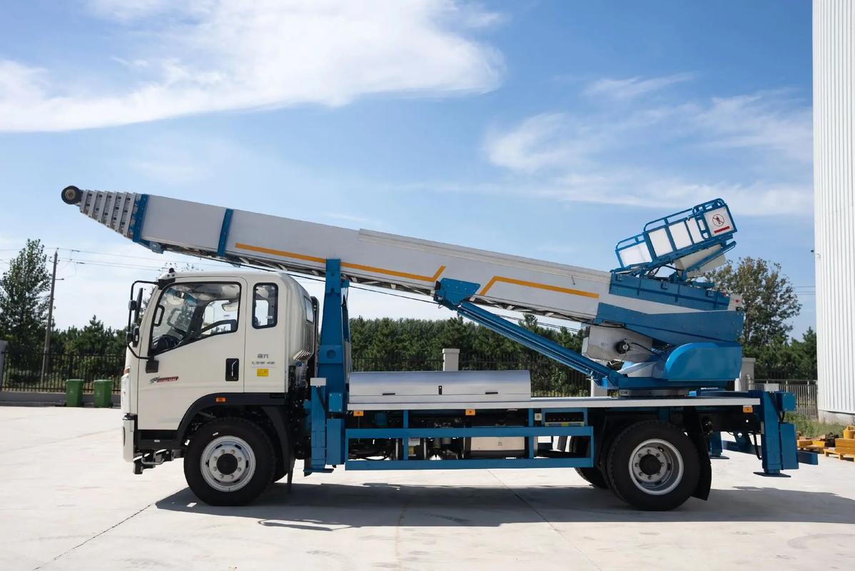 工业园区云梯上料车租赁费用