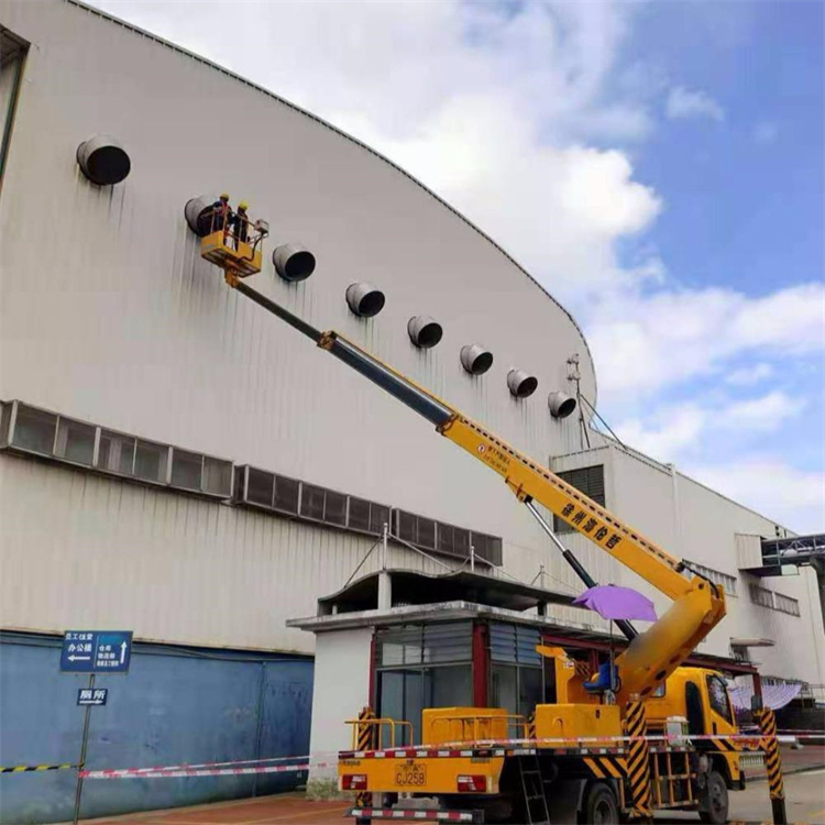 工业园区高空作业车出租服务：专业广告牌安装解决方案