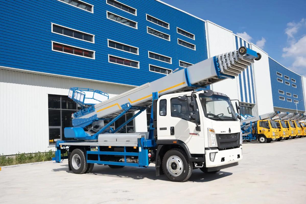 工业园区出租云梯车高空作业车 建筑垃圾搬运